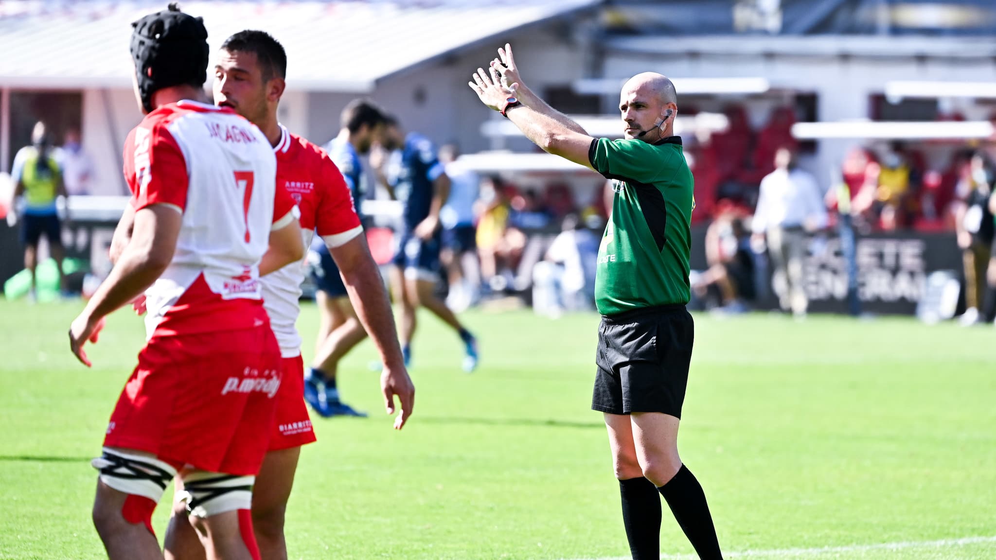 Alexandre Ruiz lors de son dernier match arbitré, le barrage d'accession entre Biarritz et Bayonne, le 12 juin 2021