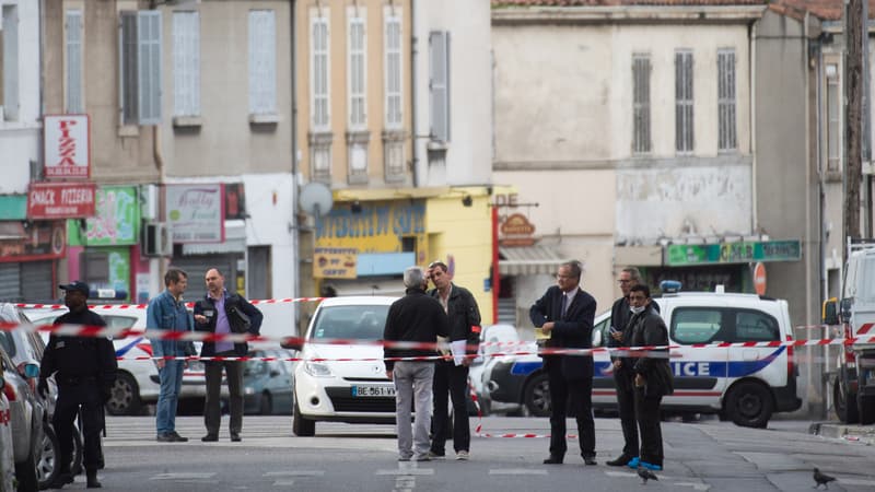 Une fusillade à la kalachnikov dimanche dans une épicerie de nuit des quartiers nord de Marseille a fait deux morts et un blessé.