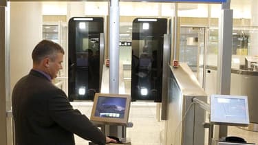 Le Conseil constitutionnel a censuré la création d'un fichier central biométrique des cartes nationales d'identité et des passeports, qui était prévue dans la loi relative à la protection de l'identité. Les "Sages" ont estimé que ce fichier central "porte
