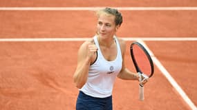 Margaux Rouvroy lors de sa victoire contre la Japonaise Haruka Kaji (6-7, 7-5, 7-6) au 1er tour des qualifications de Roland-Garros, le 19 mai 2025