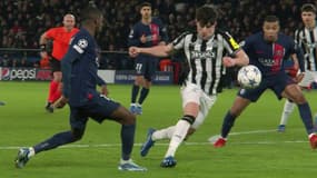 La main qui a permis aux Parisiens d'obtenir un pénalty lors de PSG-Newcastle le 28 novembre 2023