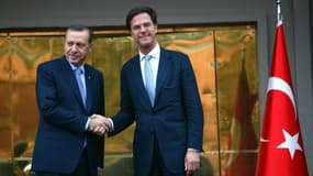 Le président turc Recep Tayyip Erdogan (à l'époque Premier ministre) et le Premier ministre néerlandais Mark Rutte, le 6 novembre 2012, à Ankara.