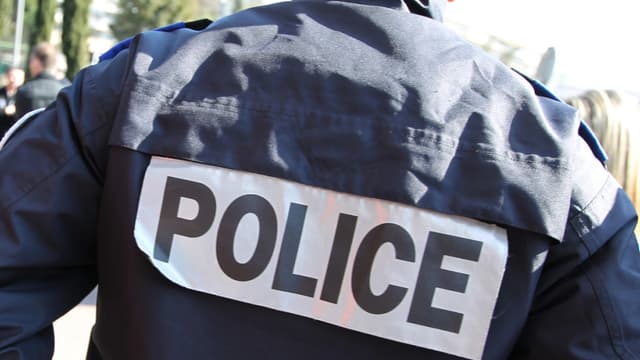 Un adolescent poignardé devant son collège dans les Yvelines. 