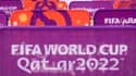 Des barrières de sécurité devant le stade Khalifa au Qatar, le 6 novembre 2022.