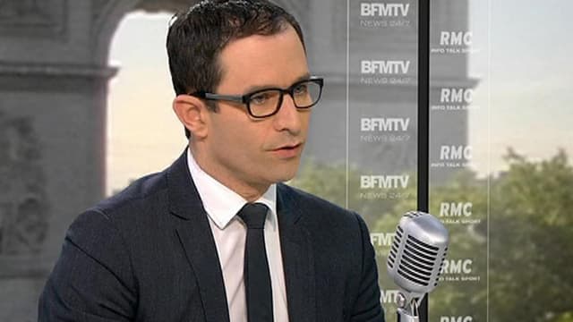 Benoît Hamon, le ministre de l'Economie sociale et solidaire et de la consommation, réfléchit à la "portabilité bancaire", comme pour le téléphone.