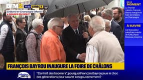 "Heureusement que vous êtes là pour redresser le pays", lance un visiteur à François Bayrou lors de sa déambulation sur la foire de Châlons-en-Champagne