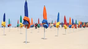 Les parasols colorés de la plage de Deauville