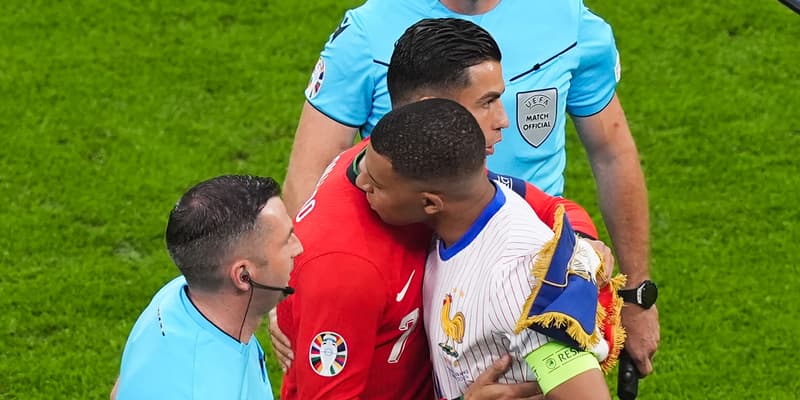 Cristiano Ronaldo et Kylian Mbappé avant France-Portugal (0-0, 5 t.a.b. 3) en quart de finale de l'Euro 2024, le 5 juillet 2024