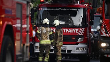 Des pompiers à Istanbul, en Turquie, intervenant sur un incendie dans un immeuble le 2 avril 2024 (illustration)