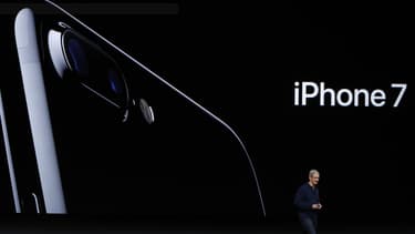 Apple a surpris en indiquant qu'il ne dévoilerait pas de chiffres de précommandes, contrairement aux lancements des précédentes versions de son iPhone.