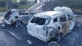 L'une des voitures brûlées à Saint-Bonnet-en-Champsaur ce mardi 17 septembre.