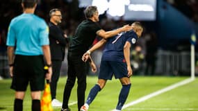 Luis Enrique et Kylian Mbappé le 26/08/2023 lors de PSG-Lens en Ligue 1
