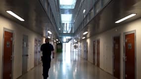 Retrouvez le documentaire "La Santé, une prison sous haute surveillance" sur RMC Story ce mercredi à 21h10