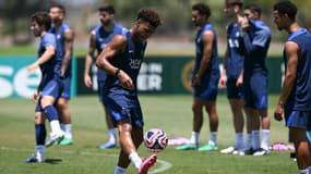 Désiré Doué et les joueurs du PSG à l'entraînement à Los Angeles le 18 juin 2025