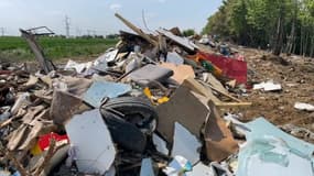 Pas moins de 400 m3 de déchets jonchent le sol.