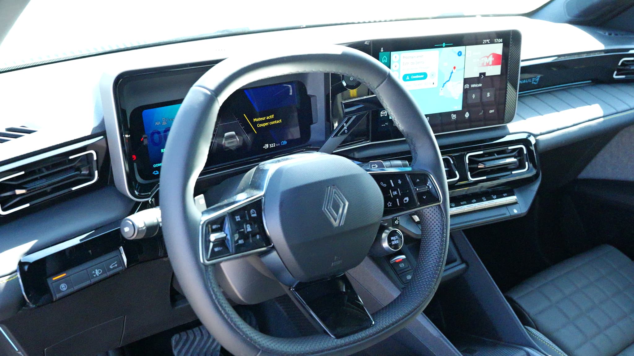 The interior remains very close to that successful R5. The interior remains very close to that successful R5.