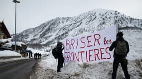 Une manifestation de militants anti-frontières en janvier 2018 entre Clavière et le col de Montgenèvre.