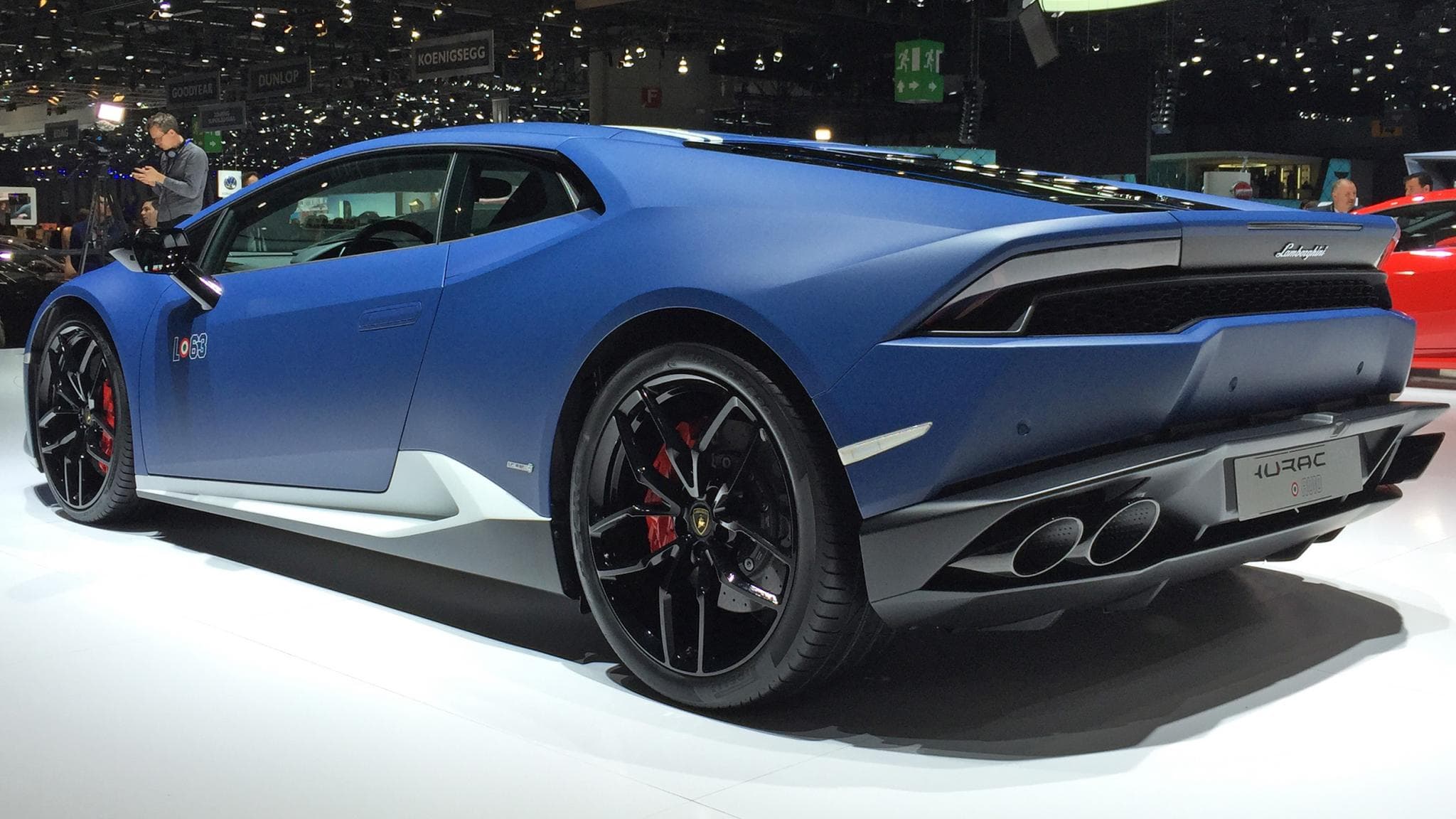 La teinte Ble Grifo, est l'une des cinq couleurs exclusives proposées par Lamborghini avec ce modèle. La teinte Ble Grifo, est l'une des cinq couleurs exclusives proposées par Lamborghini avec ce modèle.