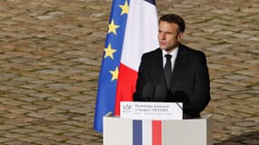 Emmanuel Macron lors des obsèques de Jacques Delors à Paris le 5 janvier 2024