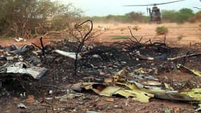 Sur les lieux du crash de l'avion d'Air Algérie dans la région de Gossi, au Mali, vendredi 25 juillet 2014.