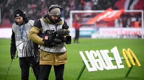 Une caméra sur un terrain de Ligue 1 en janvier 2025