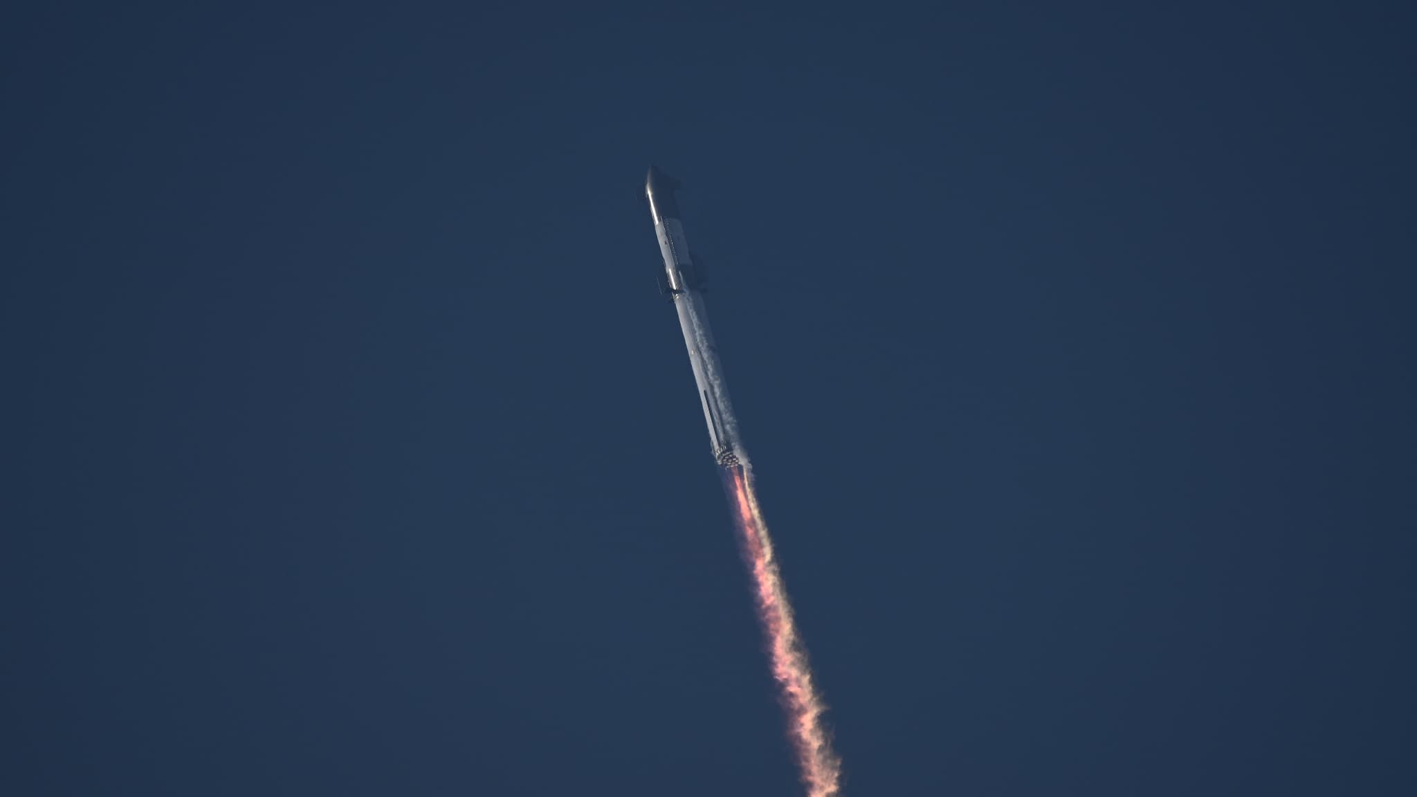 https://images.bfmtv.com/EoKTMyE0C6F169qvMKiWNZGGcgA=/0x106:2048x1258/2048x0/images/La-fusee-Starship-au-decollage-le-20-avril-2023-1621490.jpg