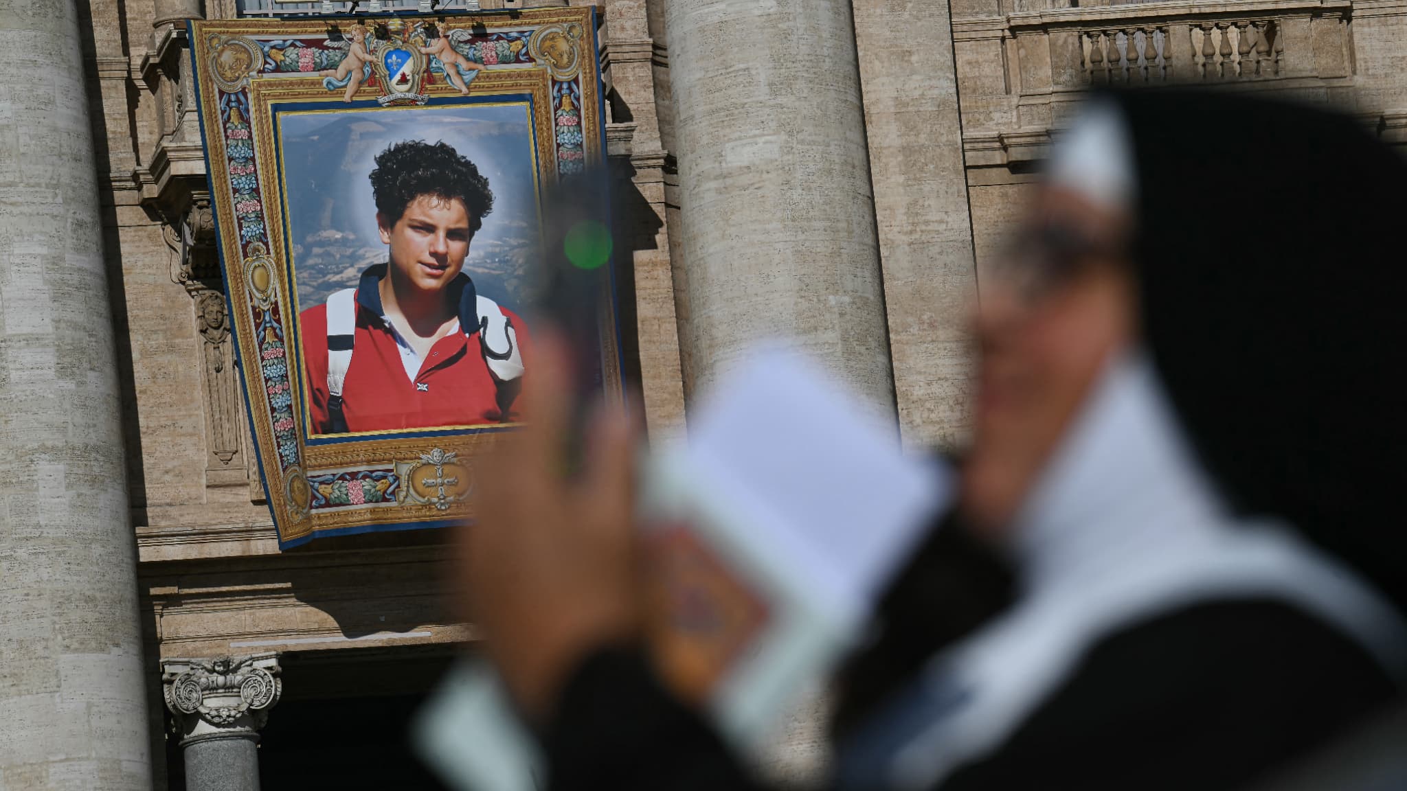 L'ADOLESCENT ITALIEN CARLO ACUTIS OFFICIELLEMENT DÉCLARÉ "SAINT" PAR LE PAPE LÉON XIV