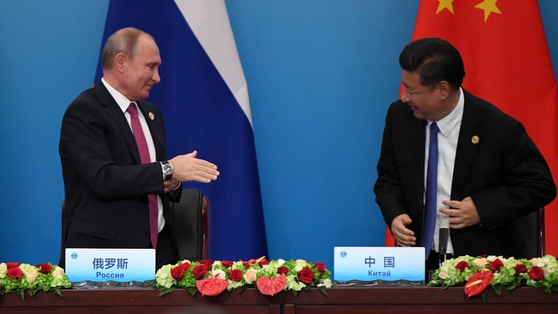 Vladimir Poutine et Xi Jinping lors d'un sommet de l'Organisation de coopération de Shanghai en juin 2018. 