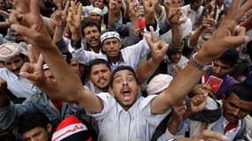 Manifestation anti-gouvernementale à Sanaa. Le moment et le lieu de la signature d'un accord sur la démission au Yémen du président Ali Abdallah Saleh pourraient être annoncés dans les jours à venir par un émissaire du Golfe /Photo prise le 26 avril 2011/