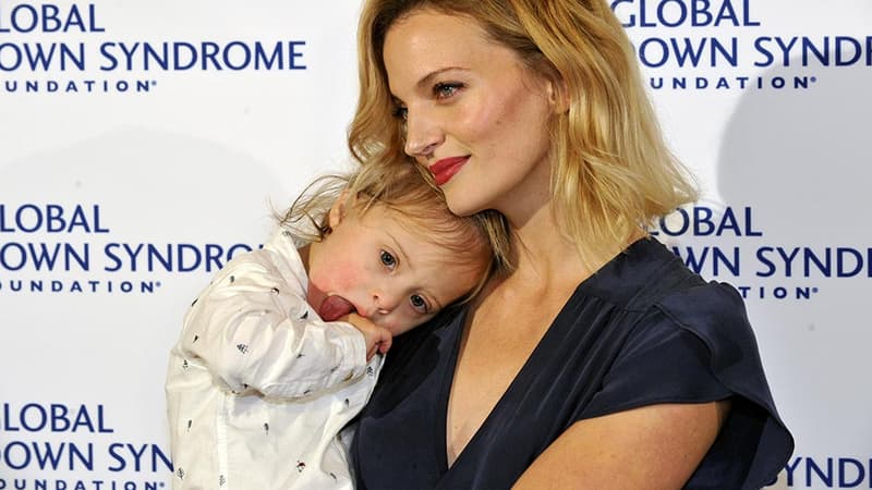 Le mannequin Amanda Booth et son fils Micah, à Denver lors d'un événement organisé par la Fondation Global Down Syndrome.