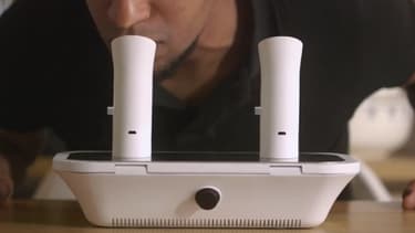 Le oPhone se compose d'un récepteur qui diffuse différents arômes.