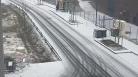 Val-d'Oise : la neige tombe à gros flocons sur Herblay - Témoins BFMTV
