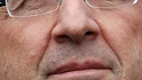 Le socialiste François Hollande arriverait en tête des premier et deuxième tours de l'élection présidentielle en France si le vote avait lieu dimanche prochain, selon un sondage OpinionWay-Fiducial publié mardi. /Photo prise le 19 décembre 2011/REUTERS/St