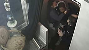 Capture vidéo de caméra de surveillance diffusée sur les réseaux sociaux de l'agression du producteur Michel Zecler le 27 novembre 2020, à Paris