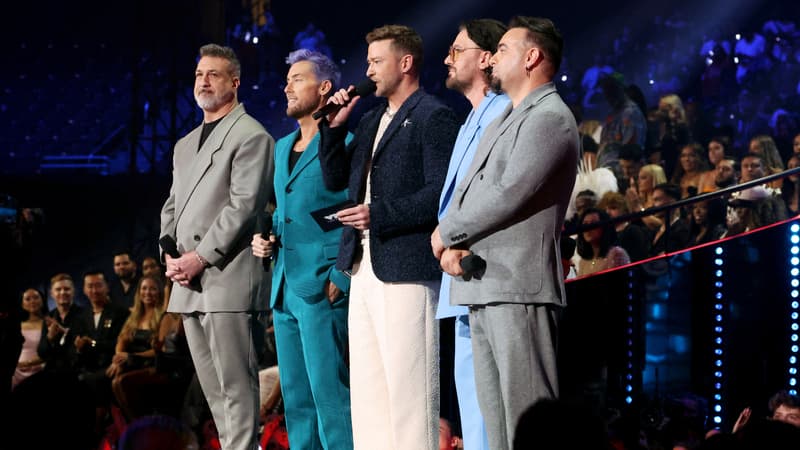Les membres du boys band NSYNC sur la scène des MTV Video Music Awards le 12 septembre 2023.