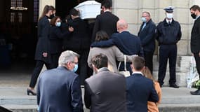 Les proches de Victorine Dartois lors des funérailles de la jeune fille en Isère.