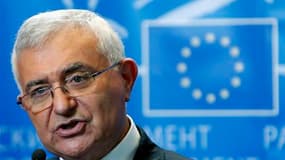 Le commissaire européen à la santé et aux Consommateurs, John Dalli, est prêt à amender ses propositions visant à assouplir la culture des OGM en Europe lors des négociations avec les Etats membres et le Parlement, mais il prévient que les approbations de
