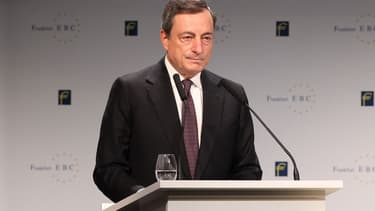 Que peut bien vouloir signifier cette cravate bordeaux?
