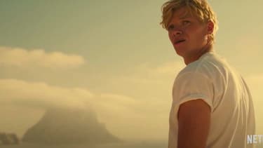 Tom Rhys Harries dans la série "White Lines" sur Netflix.