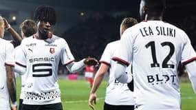 James Léa-Siliki et Eduardo Camavinga avec le Stade Rennais, à Nîmes le 15 janvier 2020