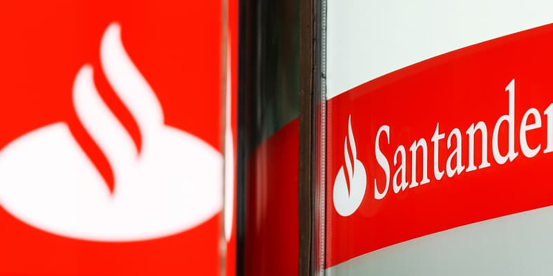 La banque espagnole Santander fait partie des banques visées en Espagne par cette taxe exceptionnelle. 