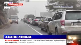 L'exode des Ukrainiens à la frontière slovaque, où les véhicules affluent depuis ce matin