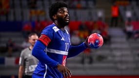 Dika Mem avec l'équipe de France de handball le 25 janvier 2025