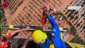 Les pompiers d'Alicante ont diffusé sur les réseaux sociaux le sauvetage en hélicoptère d'un enfant de un an coincé par la montée des eaux dans la région de Valence mercredi 30 octobre 2024.