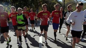 Des milliers de New-Yorkais se sont retrouvés dans les rues de la ville pour courir, malgré l'annulation du marathon officiel.