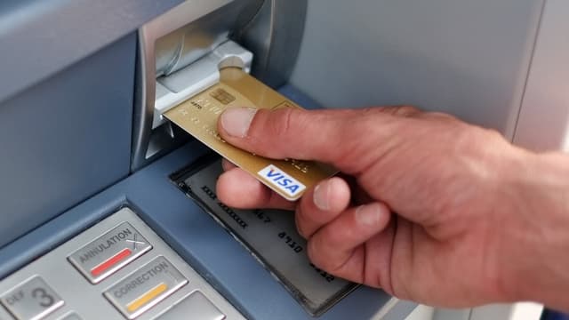 Les bureaux de tabac vont accueillir des distributeurs de billets