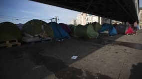 Vue du camp de migrants de La Chapelle, dans le nord de Paris, avant son évacuation mardi 2 juin 2022 (Photo d'illustration)
