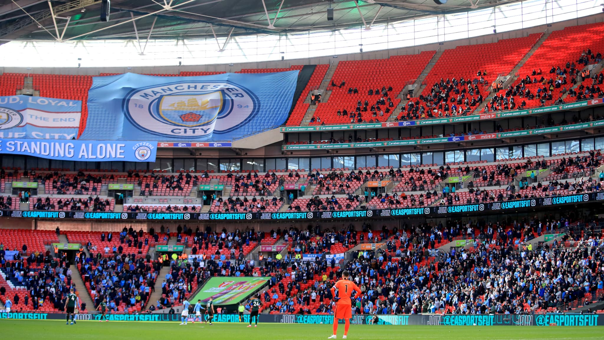 8 000 supporters étaient présents lors de la finale de Carabao Cup entre Manchester City et Tottenham (1-0). 8 000 supporters étaient présents lors de la finale de Carabao Cup entre Manchester City et Tottenham (1-0).