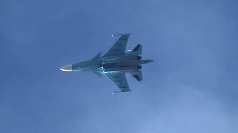 Au moins deux morts dans le crash d'un avion militaire russe sur un immeuble en Russie