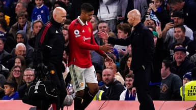 Raphaël Varane et Erik ten Hag avec Manchester United, à Stamford Bridge (Londres) le 22 octobre 2022